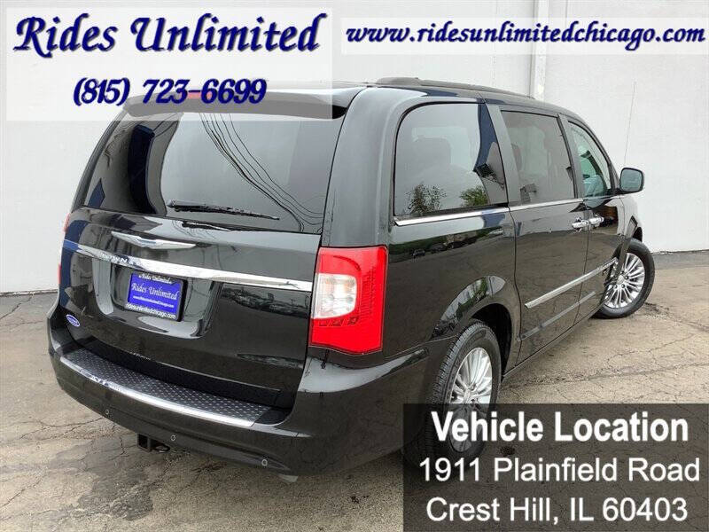 2015 Chrysler Town and Country Touring-L