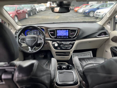 2017 Chrysler Pacifica Touring-L Plus