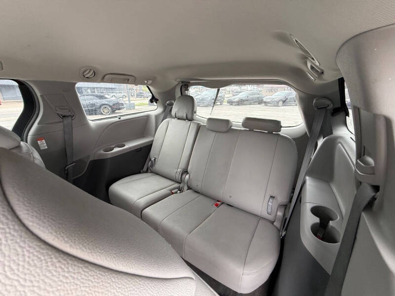 2017 Toyota Sienna XLE 8-Passenger