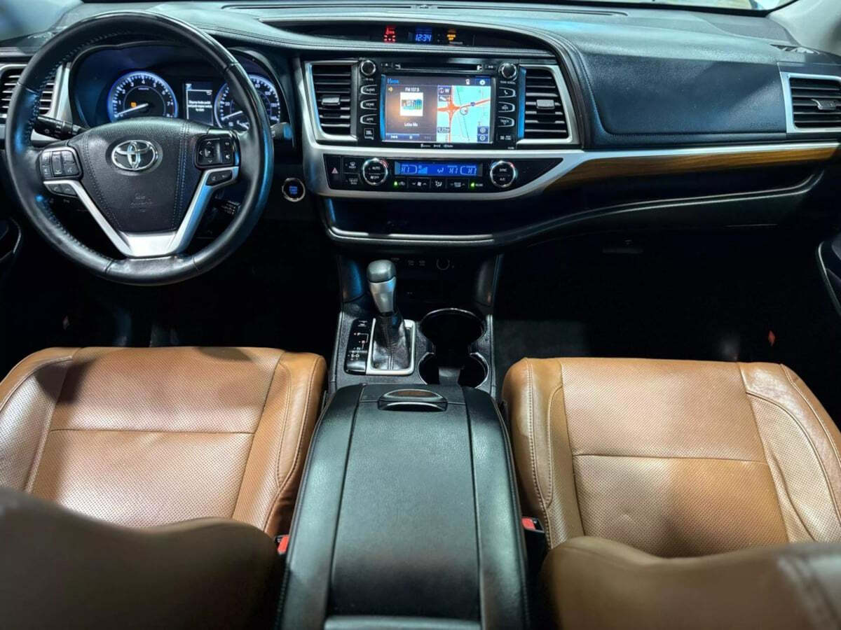 2017 Toyota Highlander for sale at IMD MOTORS, INC in Dallas, TX