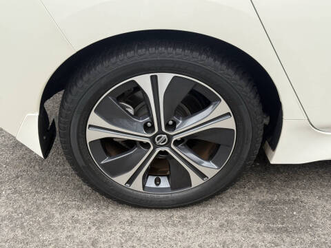 2022 Nissan LEAF SL PLUS