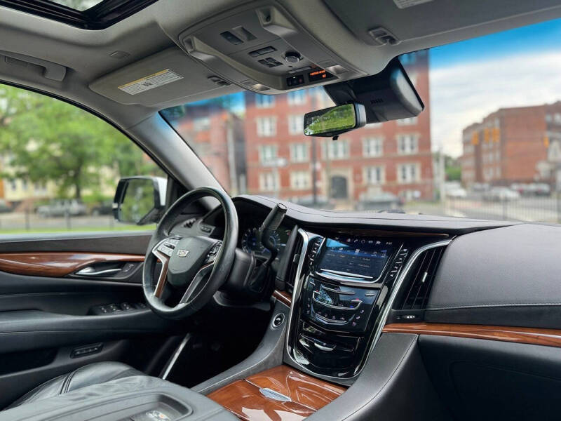 2017 Cadillac Escalade Luxury