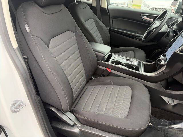 2022 Ford Edge SE