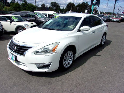 2015 Nissan Altima for sale at MERICARS AUTO NW in Milwaukie OR