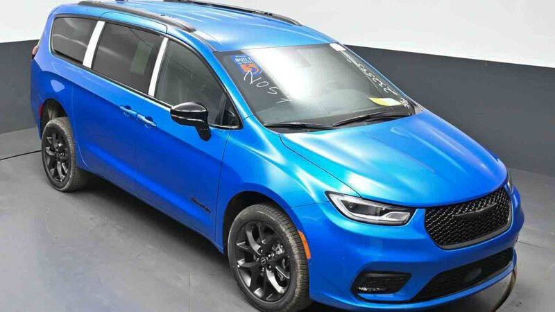 2026 Chrysler Pacifica Select