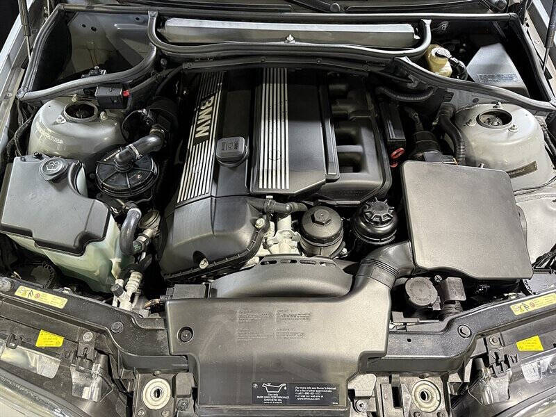 2004 BMW 3 Series 29