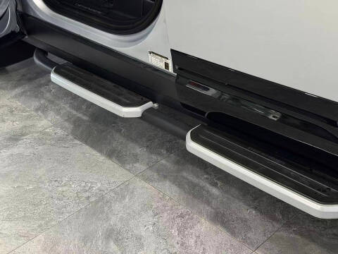 2023 Land Rover Defender 110 X-Dynamic SE