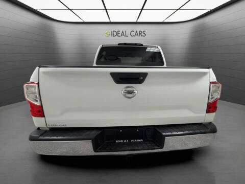 2017 Nissan Titan