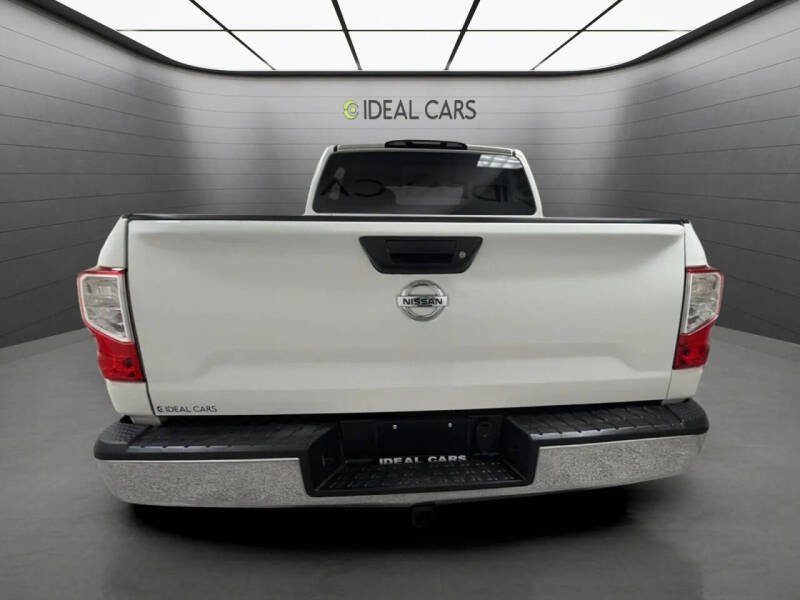 2017 Nissan Titan