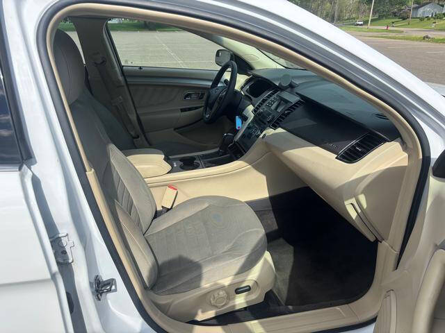 2017 Ford Taurus SE