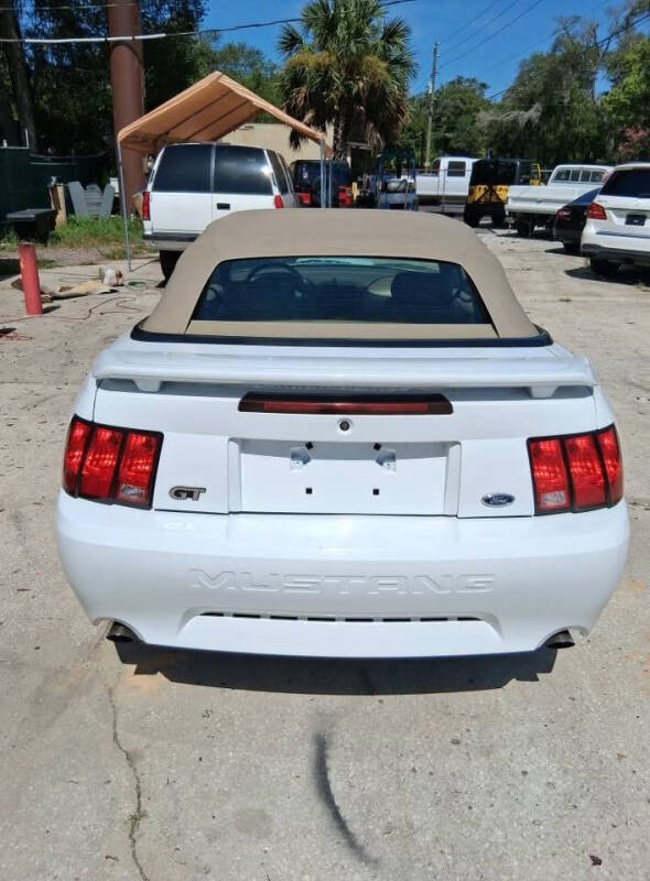 2004 Ford Mustang GT Deluxe