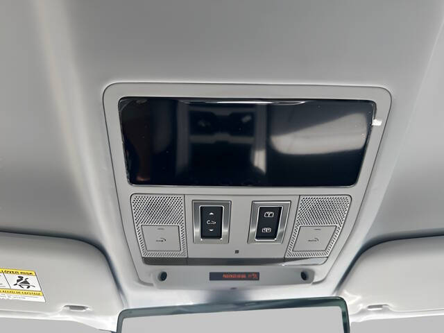 2025 Land Rover Defender 90 P400 X-Dynamic SE