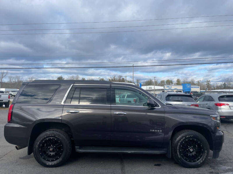 2017 Chevrolet Tahoe LT photo 10