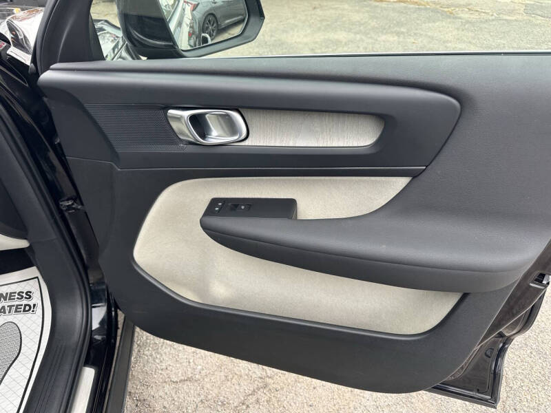 2023 Volvo XC40 B5 Plus Bright Theme