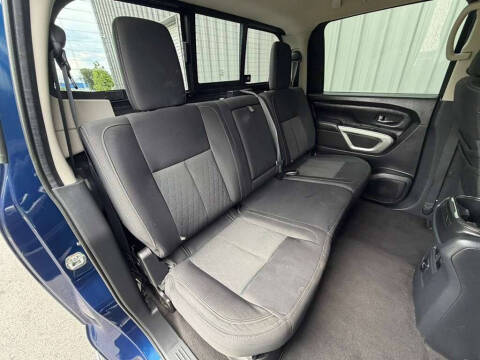 2017 Nissan Titan SV