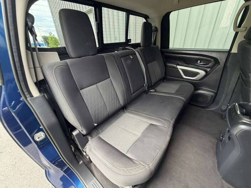 2017 Nissan Titan SV