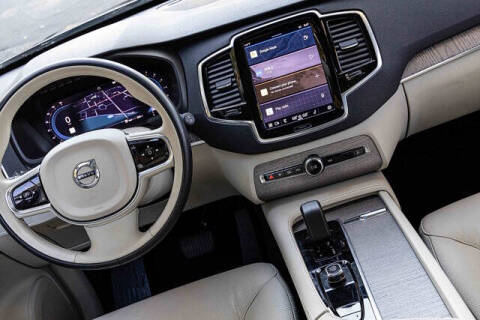 2024 Volvo XC90 B5 Plus Bright Theme