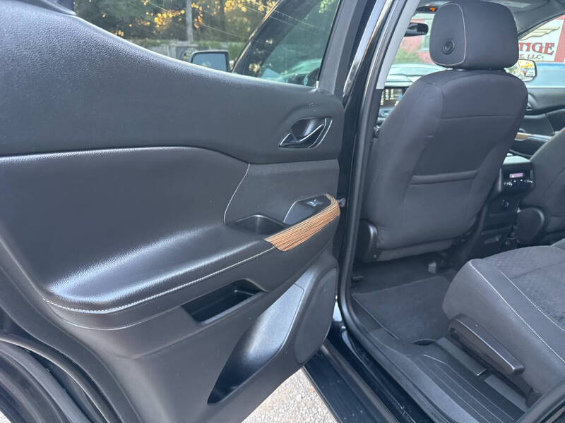 2017 GMC Acadia SLE-2