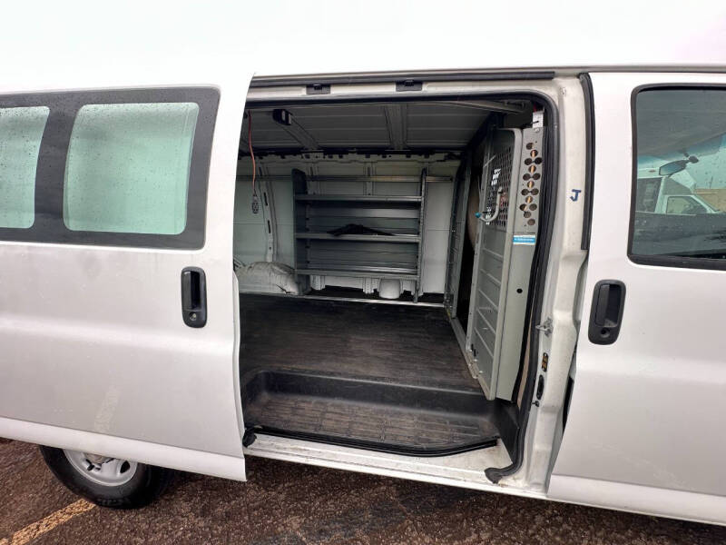 2012 Chevrolet Express Cargo Work Van - Photo 24