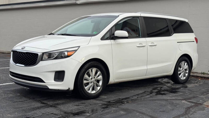 2016 Kia Sedona LX's photo