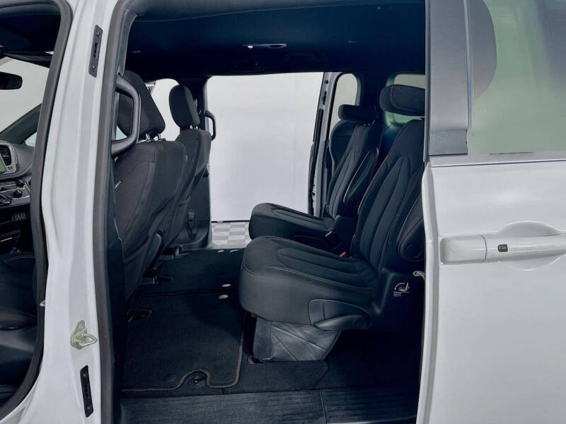 2023 Chrysler Pacifica Touring