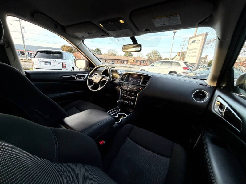 2020 Nissan Pathfinder SV