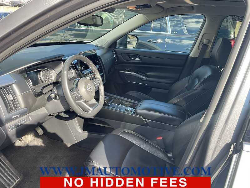 2022 Nissan Pathfinder SL