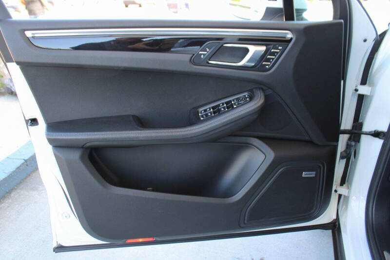 2017 Porsche Macan S