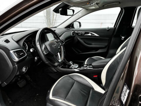 2017 Infiniti QX30 Premium