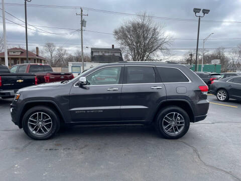 2017 Jeep Grand Cherokee for sale at Aurora Auto Center Inc in Aurora IL