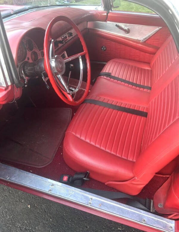 1957 Ford Thunderbird