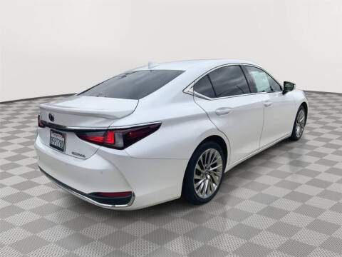 2023 Lexus ES 300h Luxury