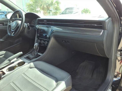 2022 Volkswagen Passat R-Line