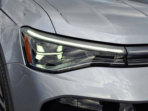 2025 Volkswagen Taos SEL 4Motion