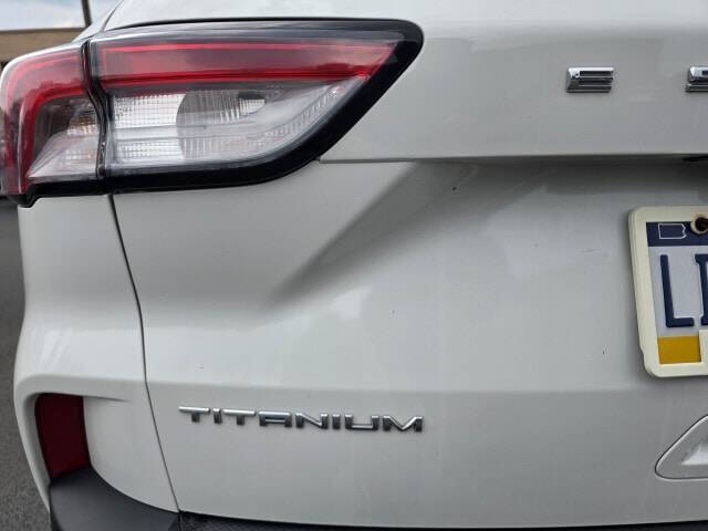 2022 Ford Escape Titanium