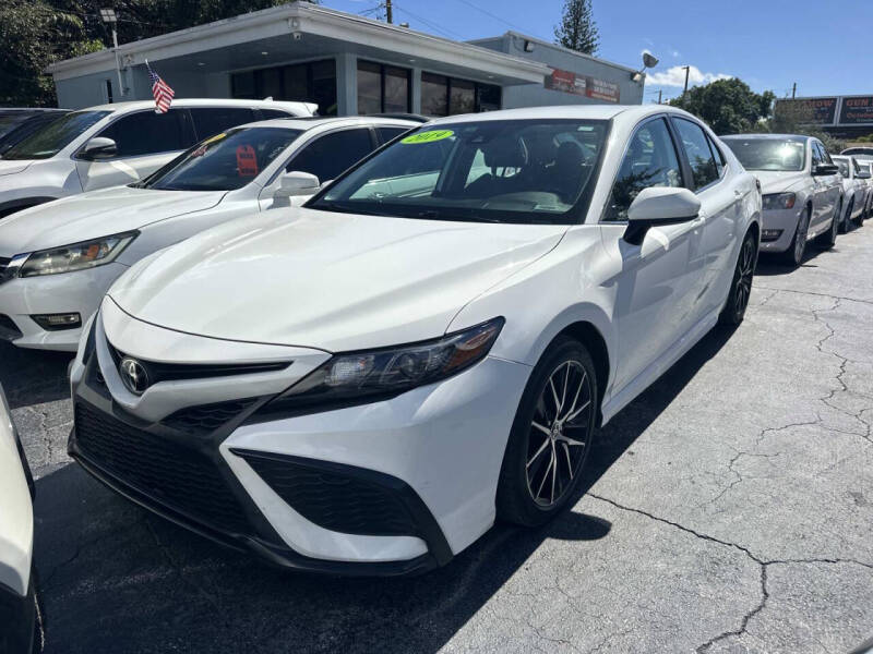 2021 Toyota Camry SE's photo