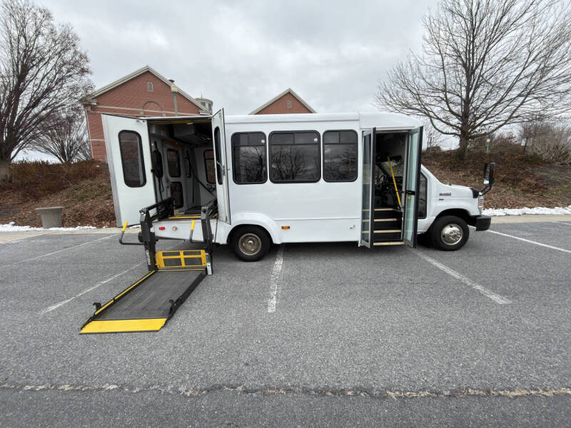 2014 Ford Shuttle bus