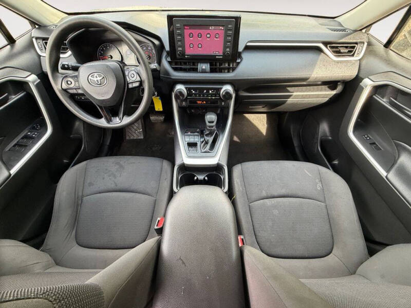 2020 Toyota RAV4 LE