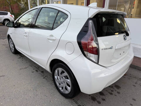 2016 Toyota Prius c Three