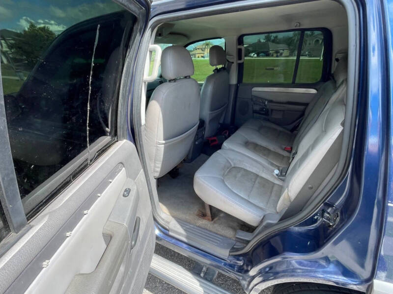 2004 Ford Explorer XLT