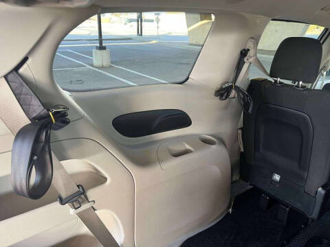 2024 Chrysler Voyager LX