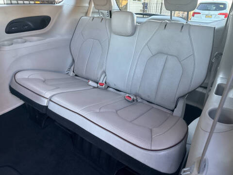 2020 Chrysler Pacifica Limited 35th Anniversary