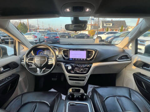 2023 Chrysler Pacifica Touring L