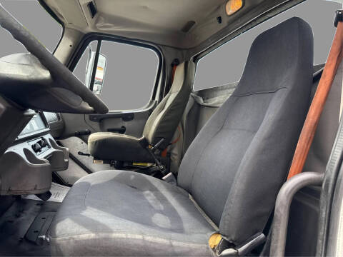 2012 Freightliner M2 106