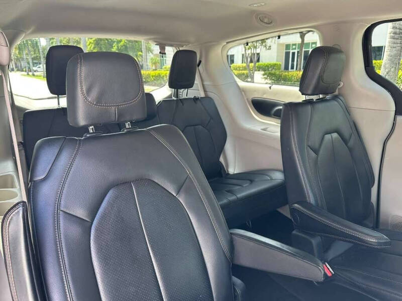 2020 Chrysler Pacifica Touring L