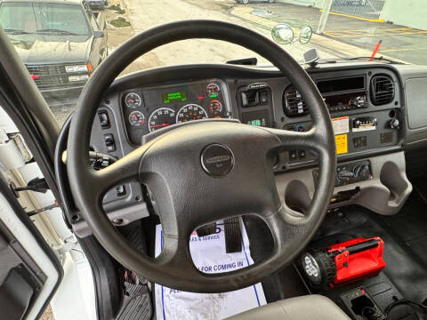 2018 Freightliner M2 106