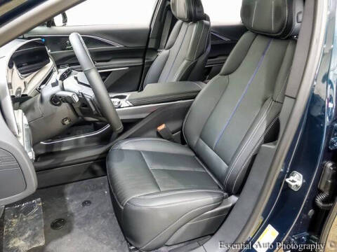 2025 Cadillac LYRIQ Luxury 2