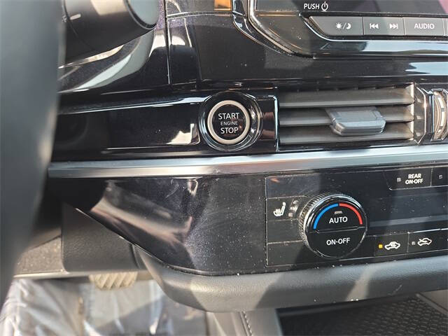 2024 Nissan Pathfinder SV