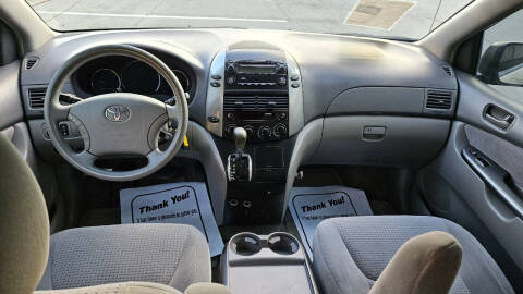 2006 Toyota Sienna LE 8 Passenger