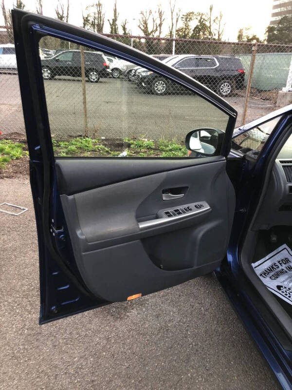 2013 Toyota Prius v Three
